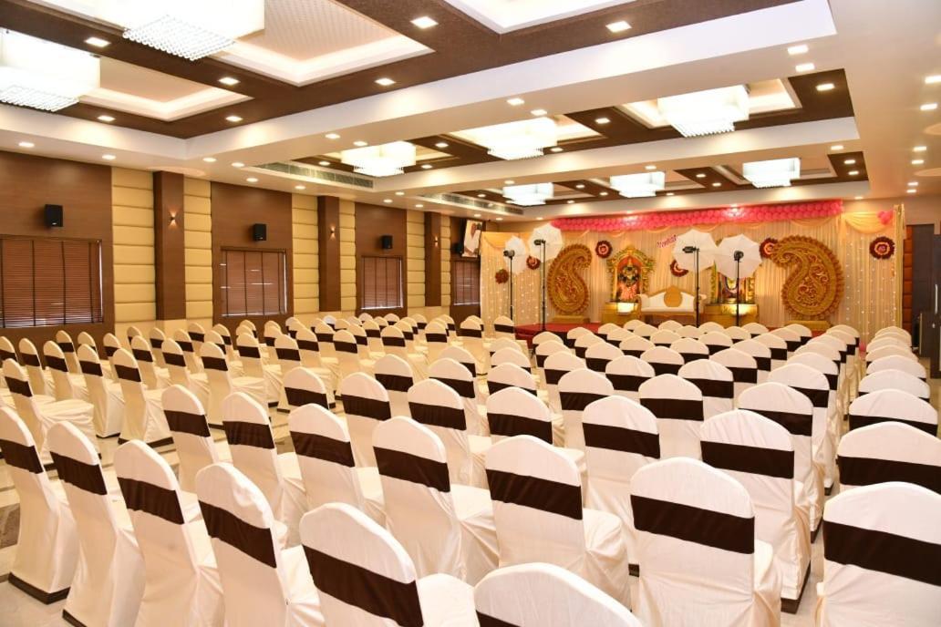 Sri Ram Hotel Tirunelveli Esterno foto