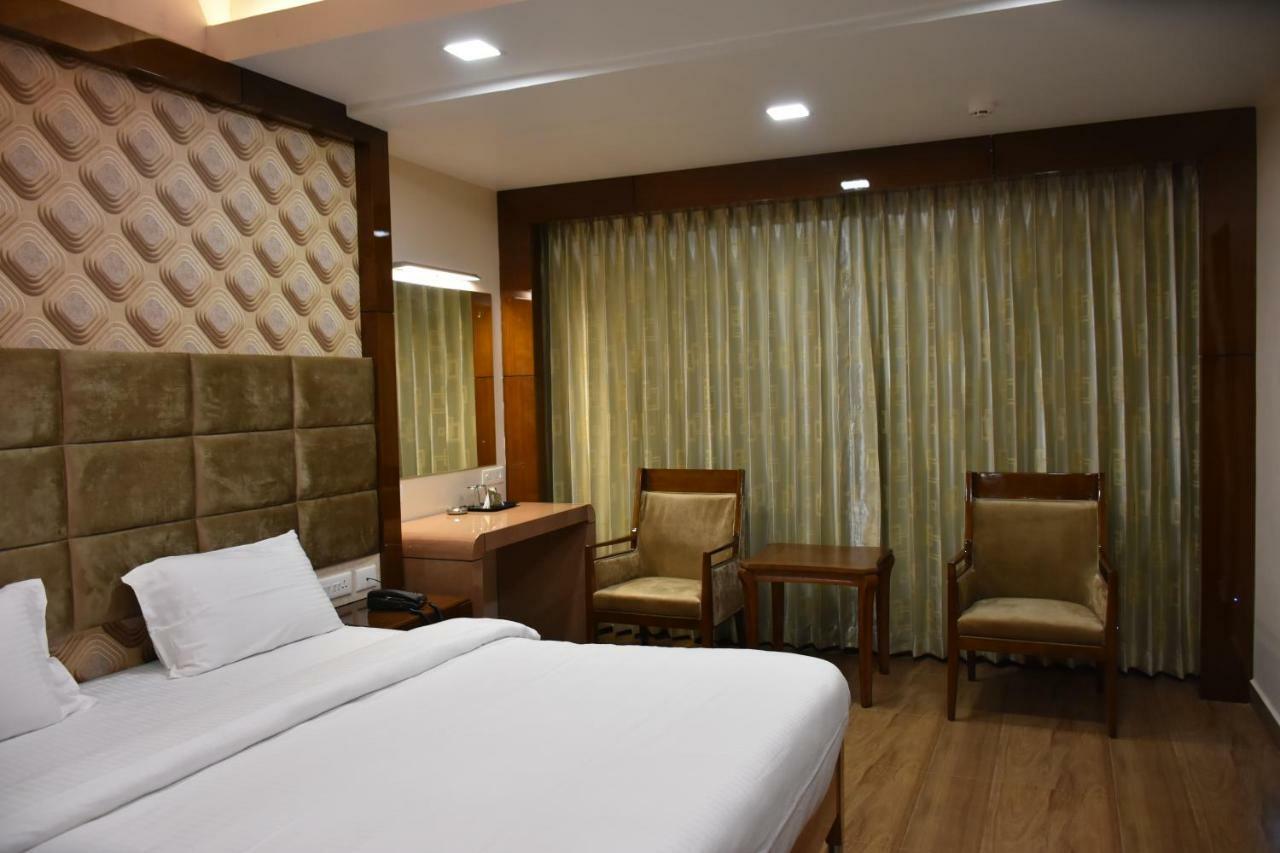 Sri Ram Hotel Tirunelveli Esterno foto